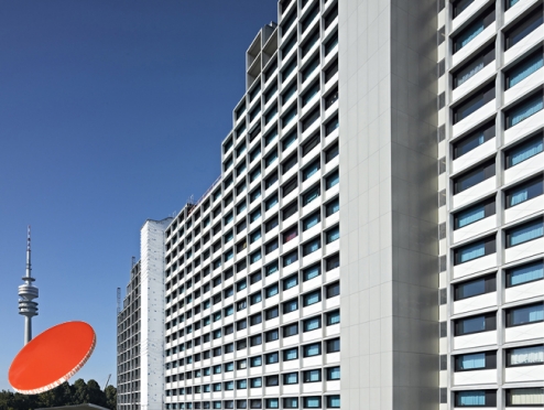 [URL=http://www.experimenteller-wohnungsbau.bayern.de/pdf/beurteilung_sanierung_studentisches_wohnhochhaus_oberwiesenfeld.pdf]Beurteilung des Preisgerichts - PDF[/URL][URLi=../../03-PORTFOLIO/01-Projekte/2013-007]zum Projekt[/URLi]